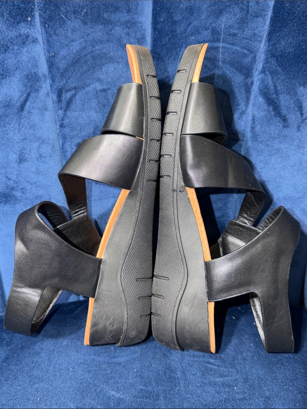BareTraps Women's Black Strappy Comfort Sandals Size 8 - Picture 4 of 6